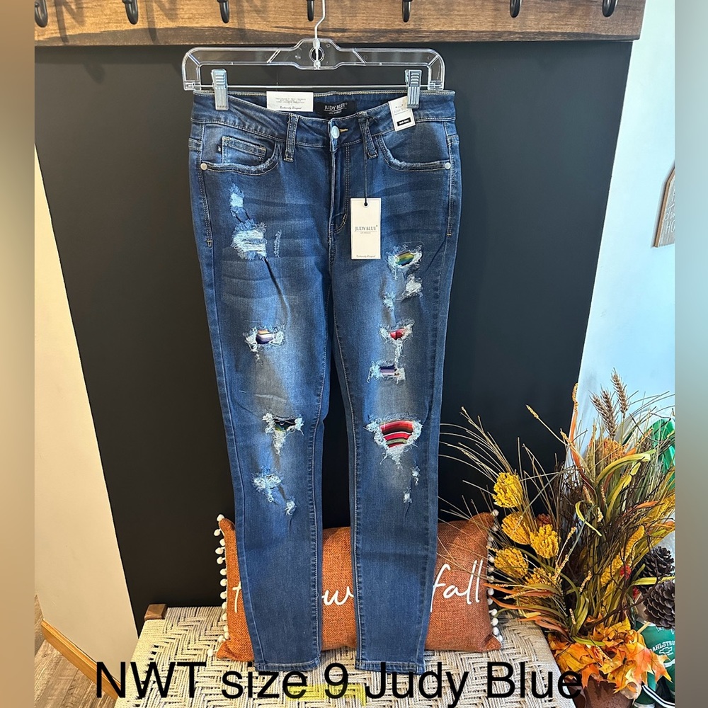 NWT size 9/29 Judy Blue skinny fit with rainbow patches